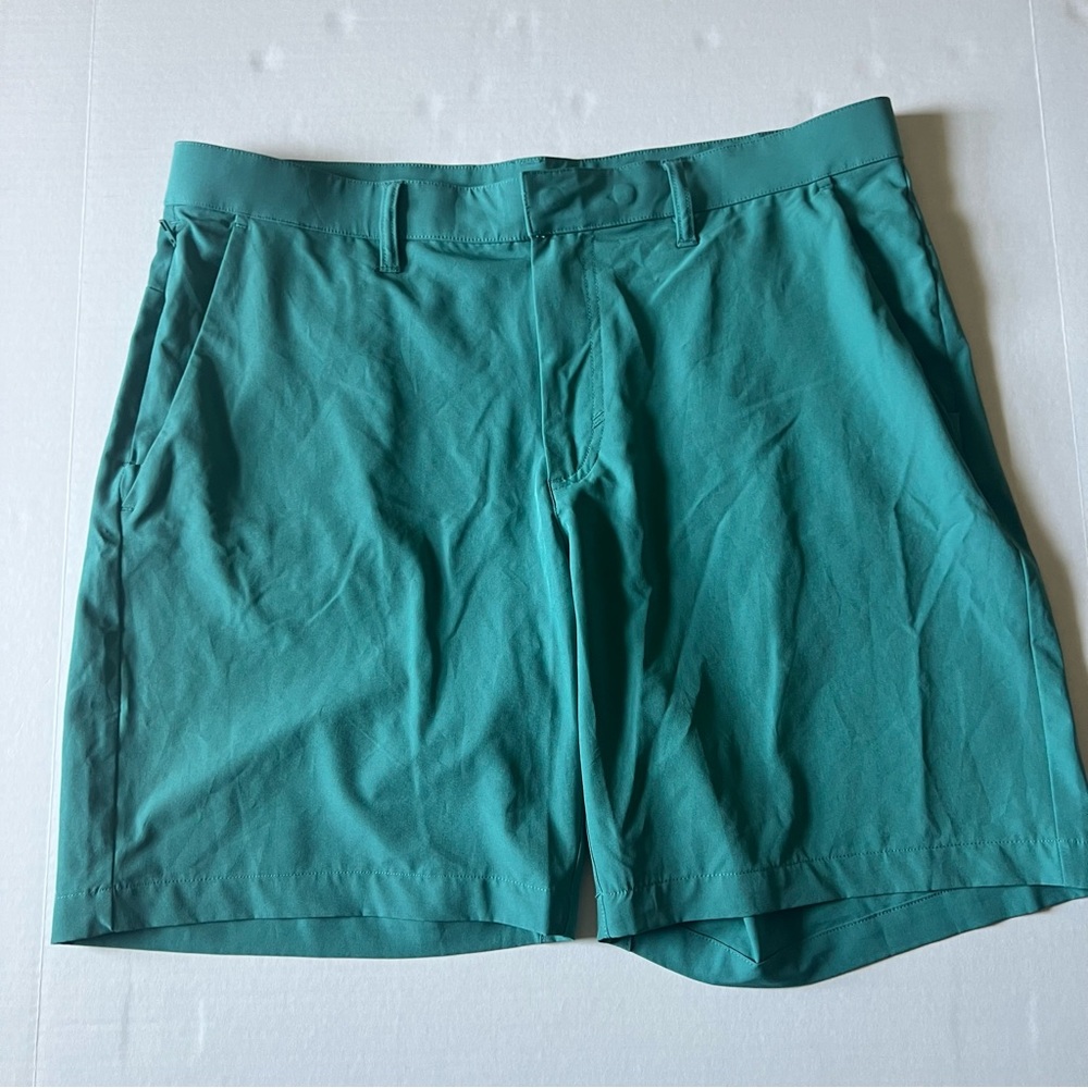 Fabletics men’s shorts size large 34/37 Dri fit moisture wicking green